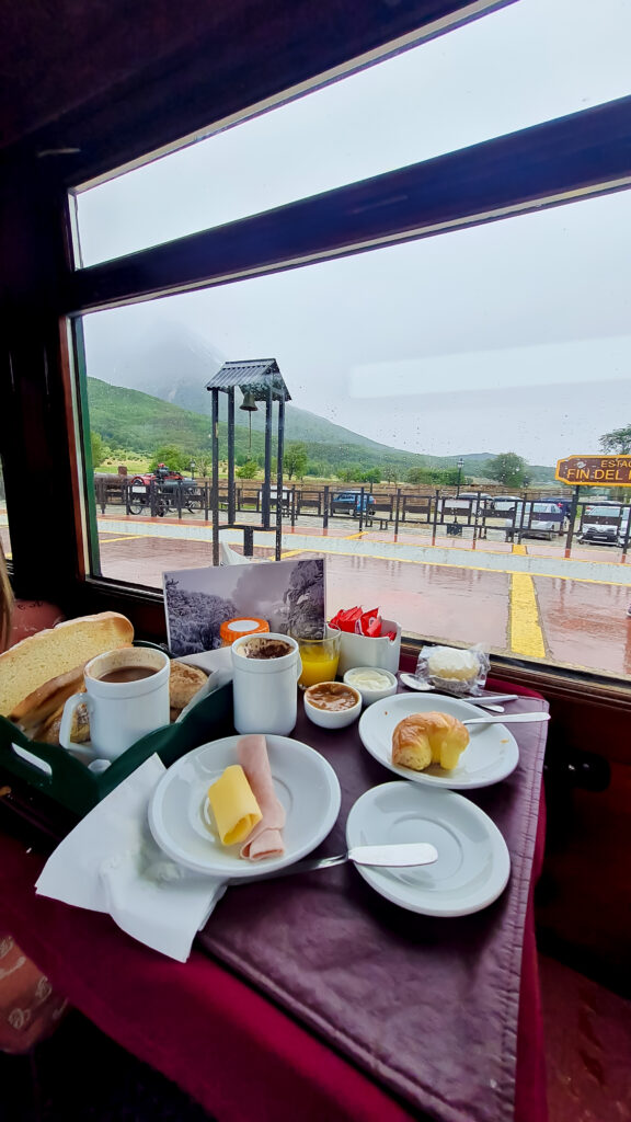 Desayuno en Tren del Fin del Mundo